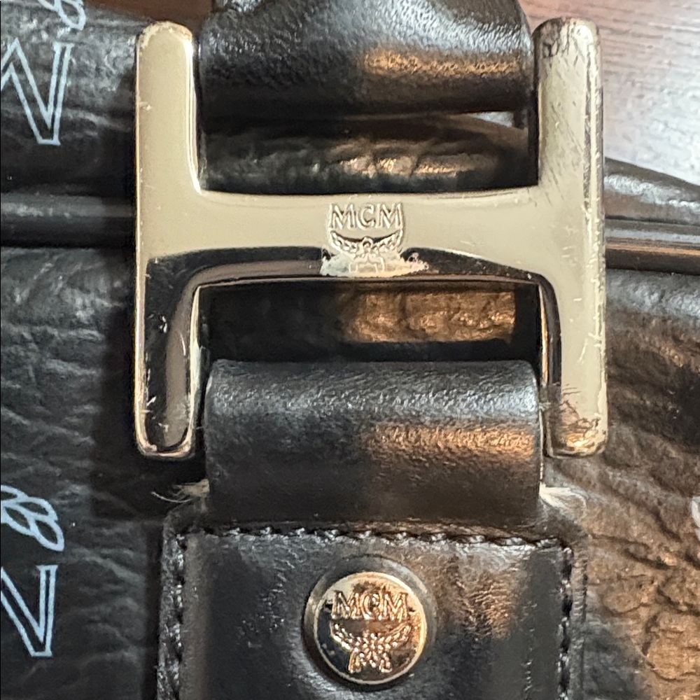 MCM Visetos Striped Princess Lion Laptop Bag - Picture 9 of 16